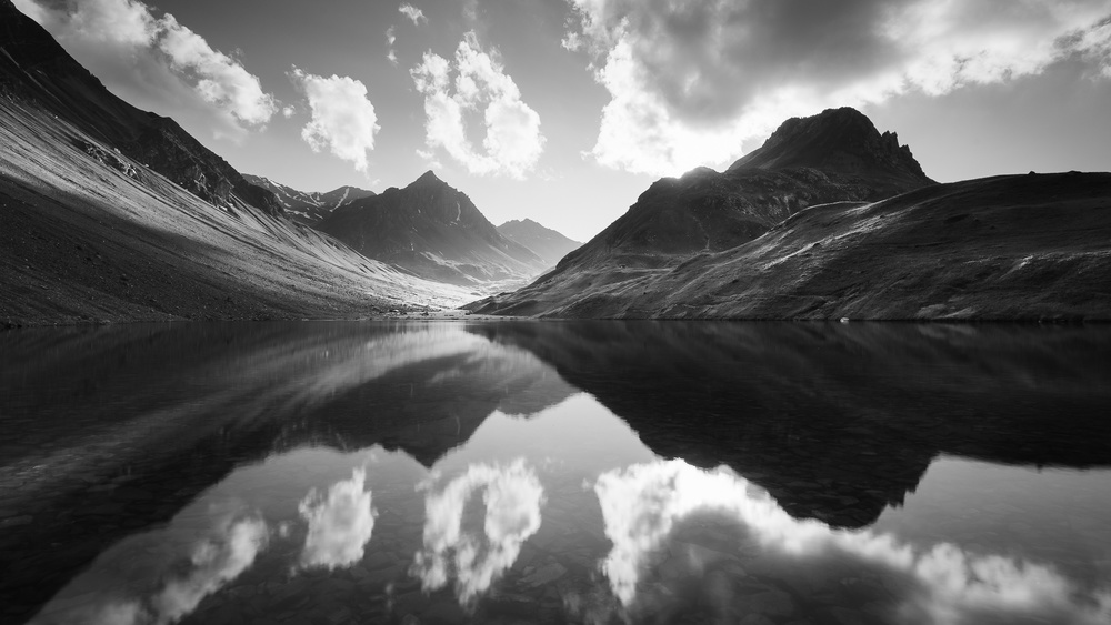 Mountain reflection von Burim Muqa