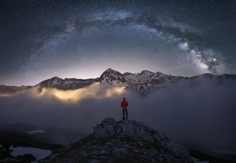 surprises in the night von Carlos Gonzalez