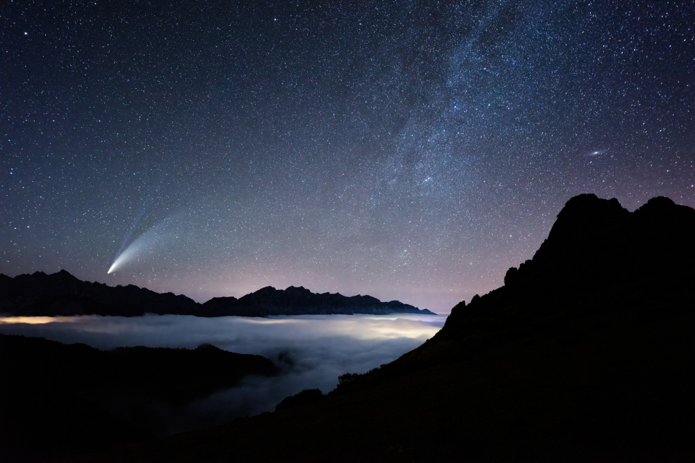 Watching the Neowise comet von carmenvillar