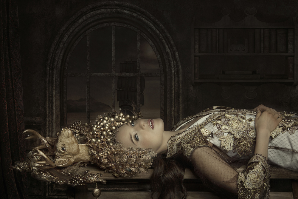 Lady in Gold von Carola Kayen-Mouthaan