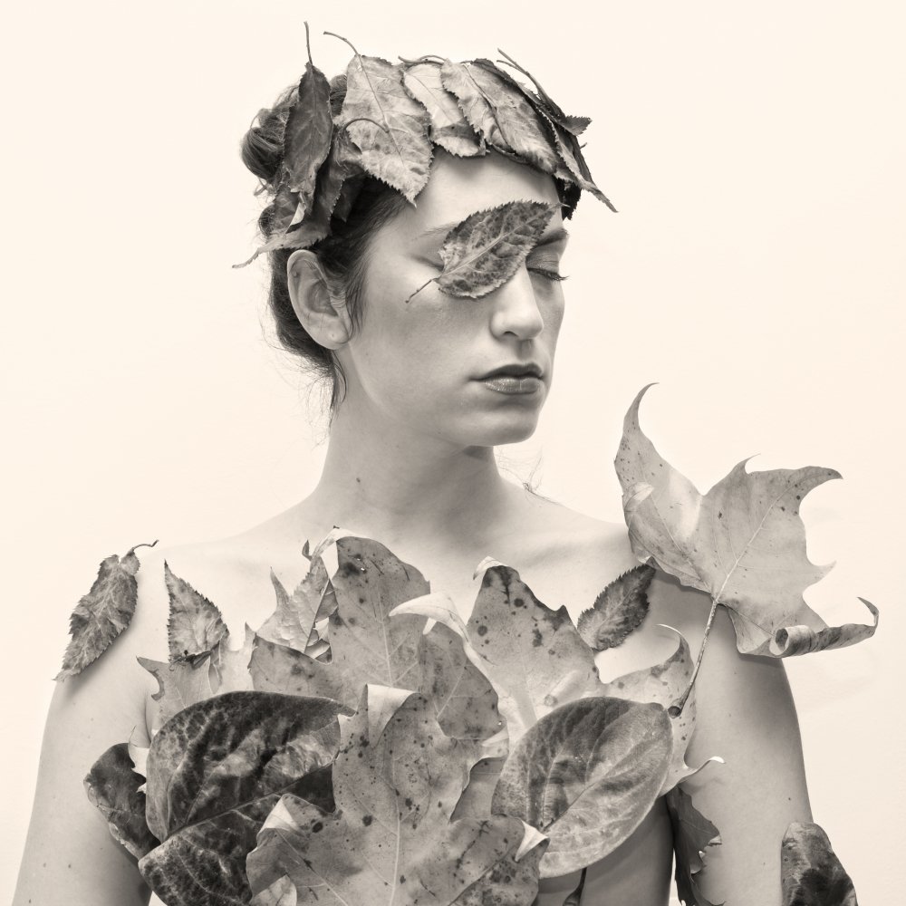 Autoportrait Leaves von Caroline Fischer