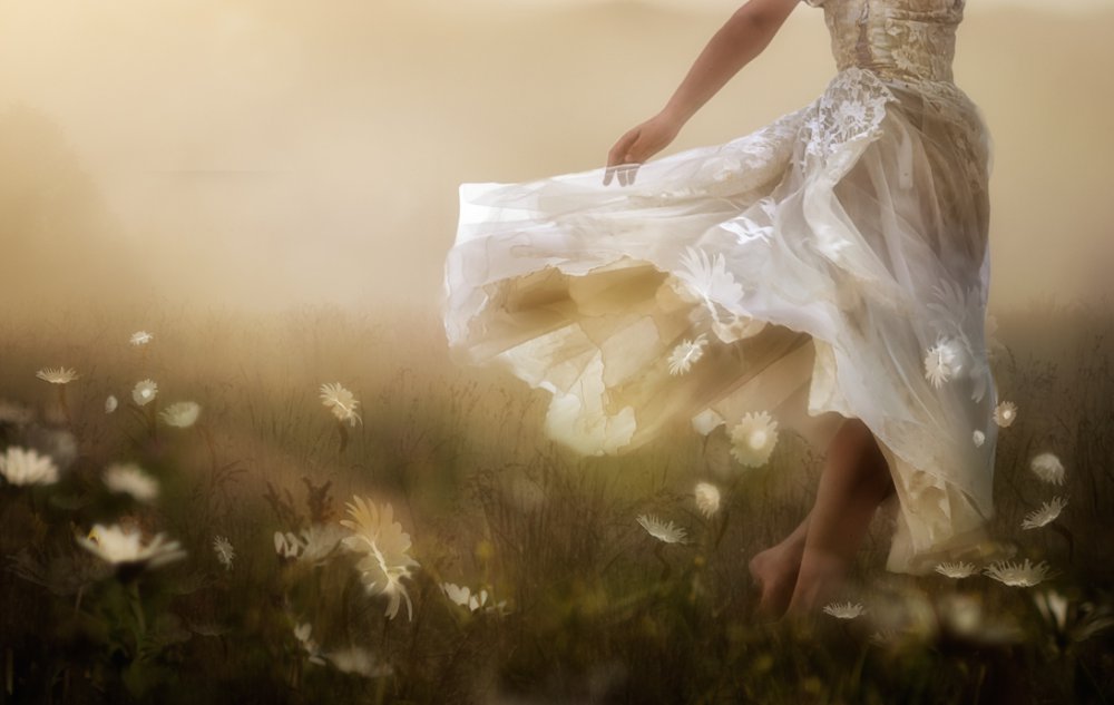 Dawn is a feeling... von Charlaine Gerber