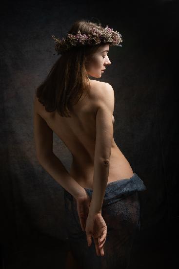 Das Mädchen mit dem Blumenkranz