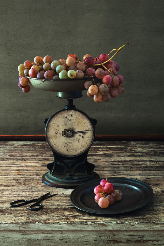 Still Life with Grapes on Scale von Christian MARCEL
