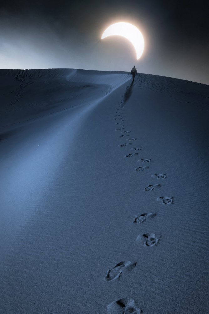 Walking under the silver sand moon von cvv