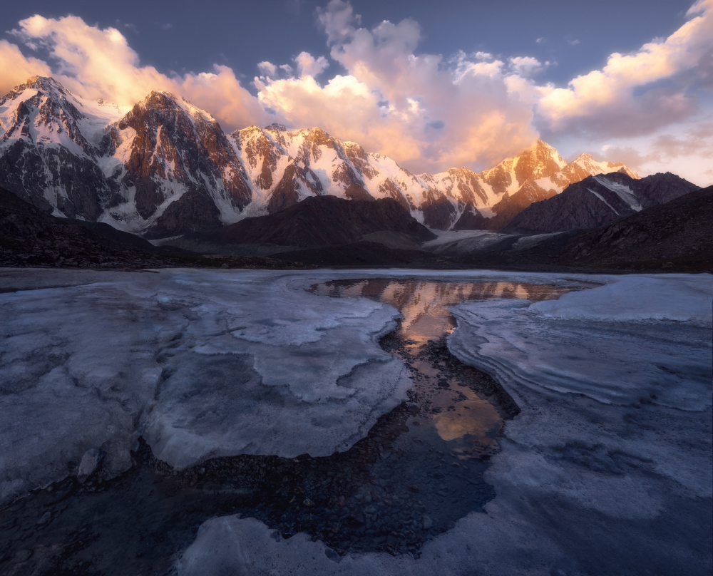 a small pool in glacier von Damon Hao