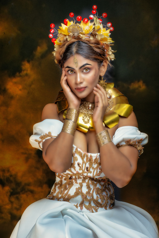 QUEEN IN MOOD von DEBASISH CHATTOPADHYAY