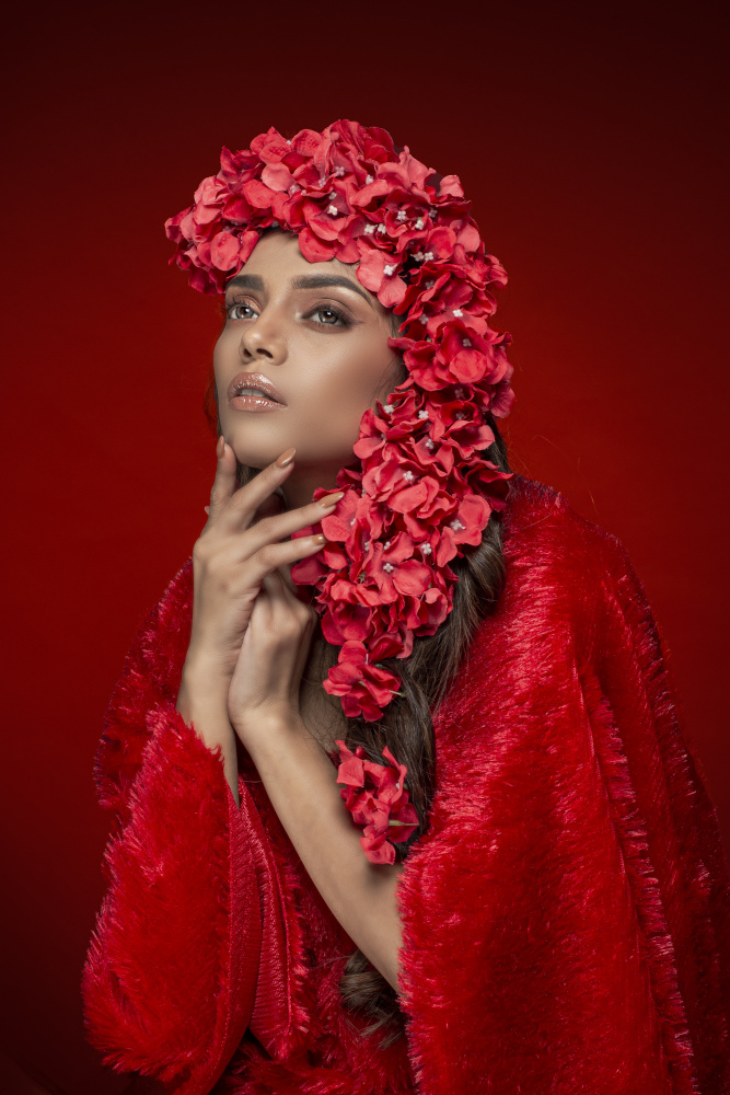 RED FLOWER LADY von DEBASISH CHATTOPADHYAY