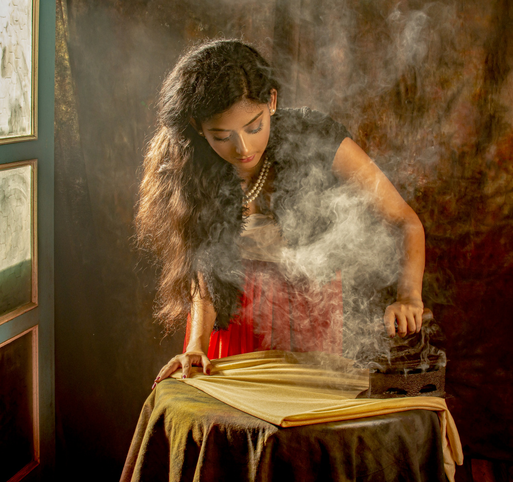 VINTAGE IRON von DEBASISH CHATTOPADHYAY