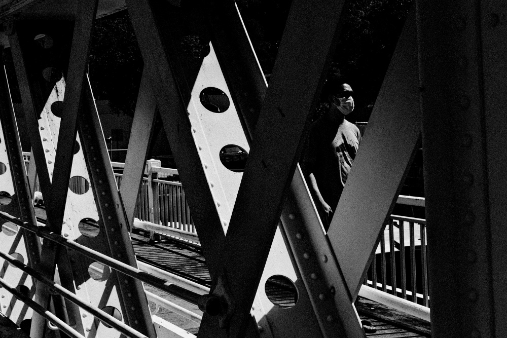 In between the gaps von Den Poh