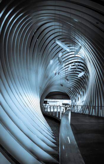 Kunst in Schwarzweiß. Fußgänger Tunnel