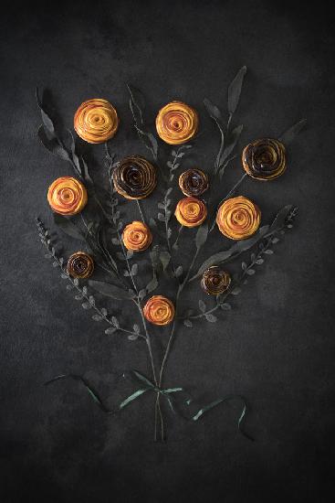 Peach and plum mini tarts bouquet