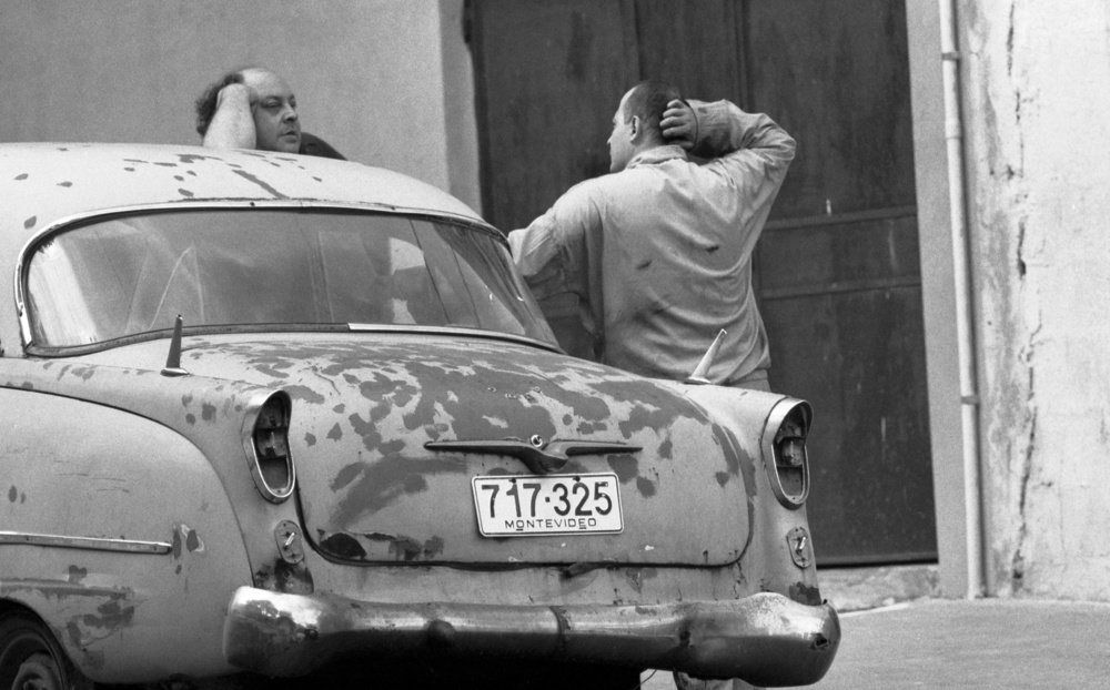 To deal or not to deal (from the series "Manly" and "Montevideo") von Dieter Matthes