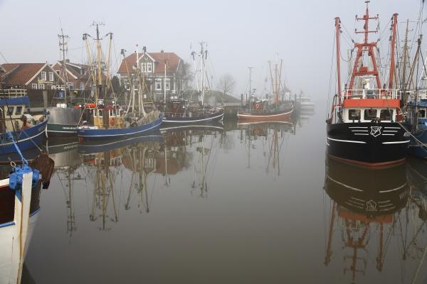 Nebel über Neuharlingersiel von Dieter Müßler