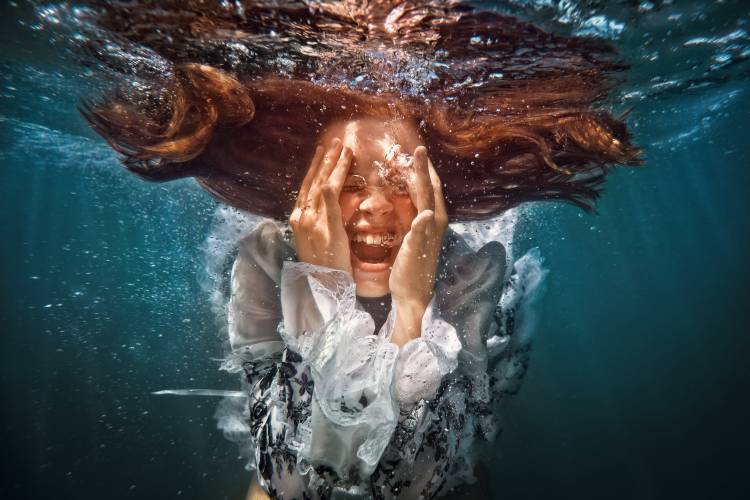 cry von Dmitry Laudin