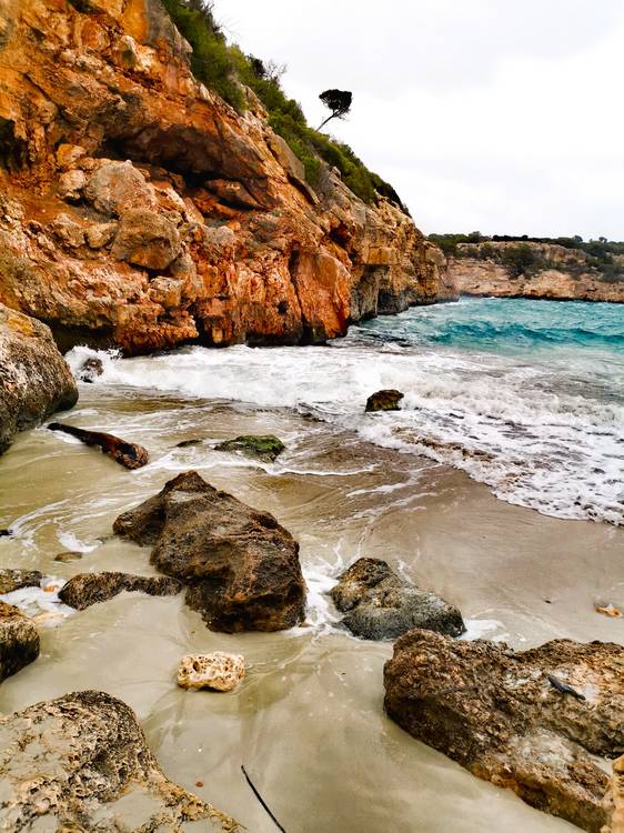 Nach dem Sturm am Meer auf Mallorca von Doris Beckmann