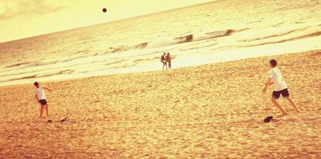 An der Nordsee auf Sylt: Fußball am Strand