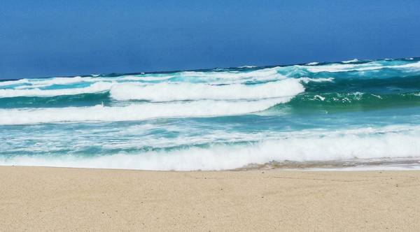 Wellen am Sandstrand von Doris Beckmann