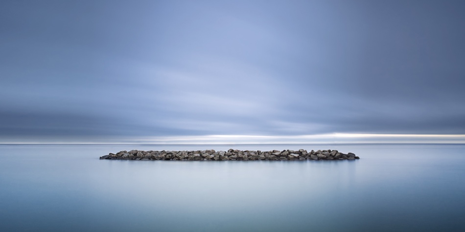 Lonely in a sea of dreams von Dragos Ioneanu