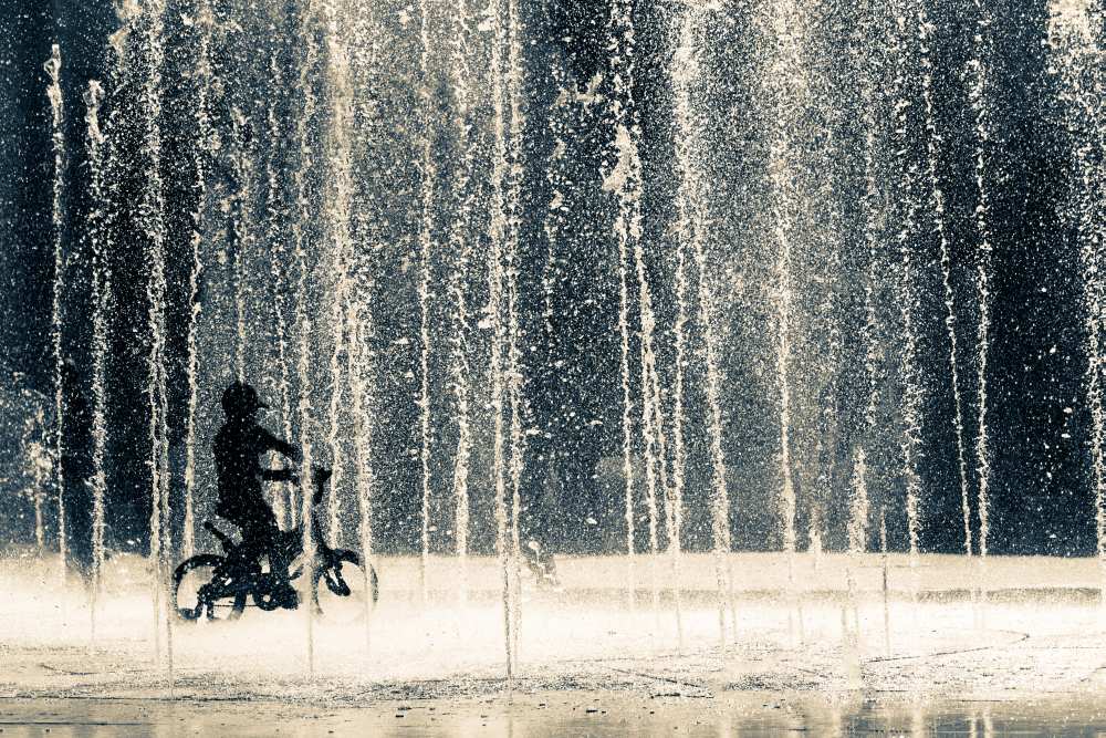 Ride through the drops von Ehsan Razzazi