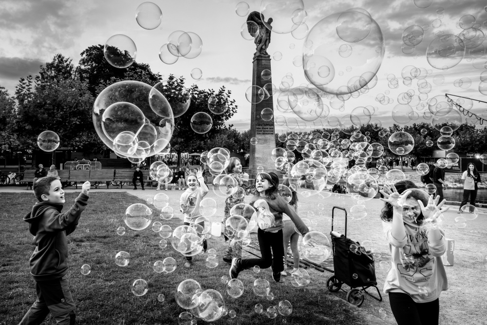 Excited with bubbles von Eiji Yamamoto