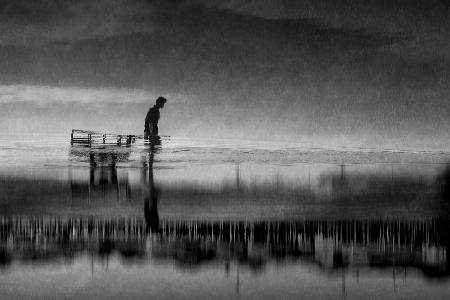 Still in the empty sea