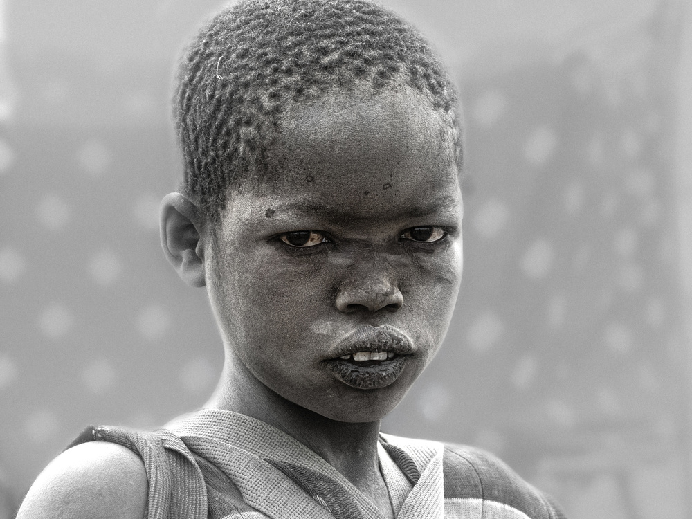 the gaze of a mundari child von Elena Molina