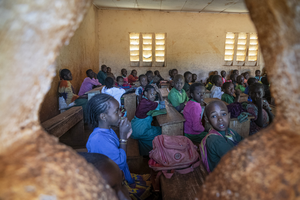 a window to the world (7135) von Elena Molina