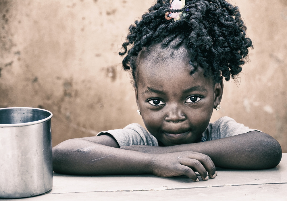 A little girl, Benin von Elena Molina