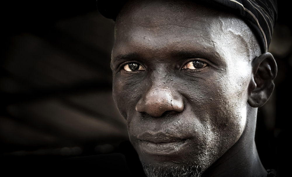 we kept looking at each other for long von Elena Molina