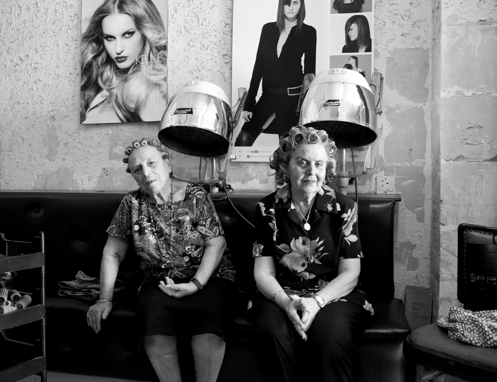 At  the hairdresser's. von Ellen Van Deelen
