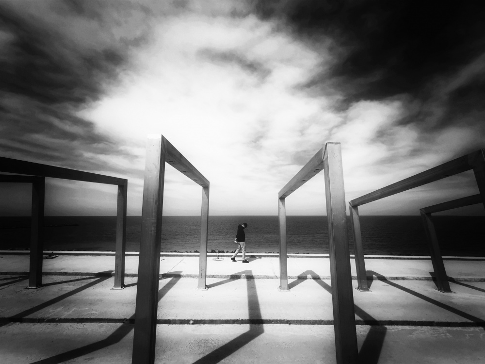 We pass like shadows von Emilian Avramescu