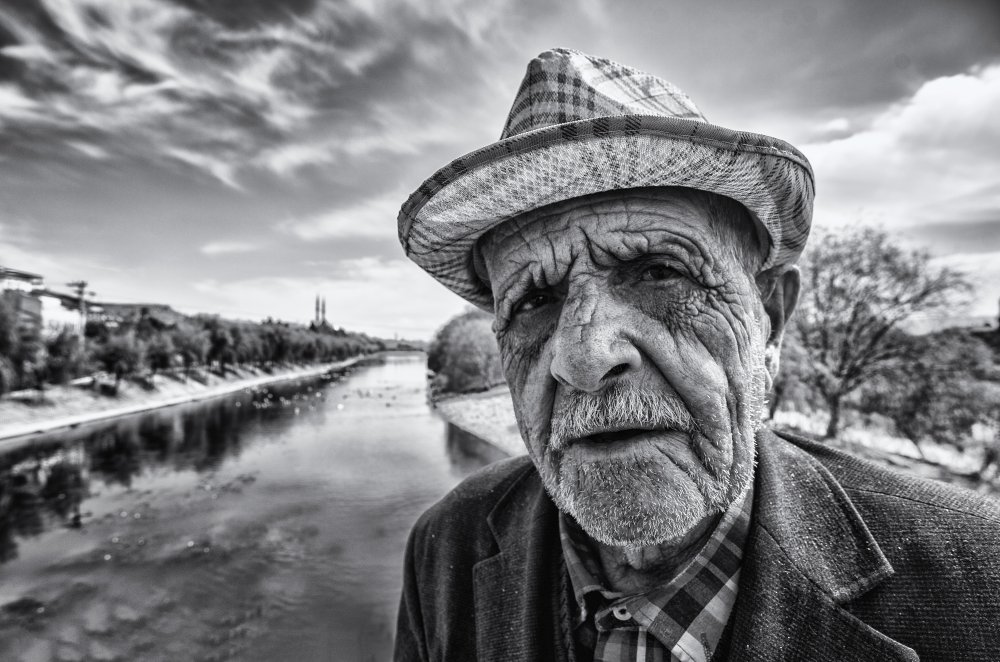 Old man von Emir Bagci