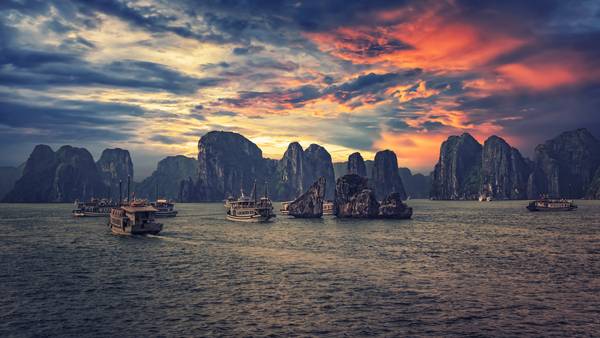 Halong Bay von Emmanuel Charlat