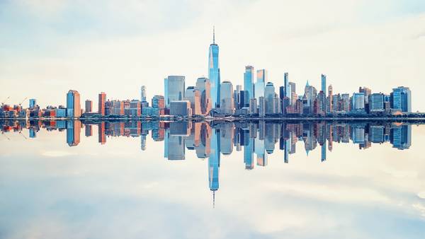 Manhattan Reflection von Emmanuel Charlat