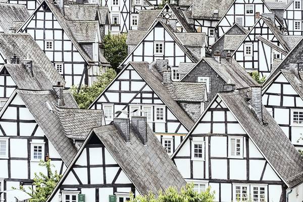 Sister Houses von Emmanuel Charlat