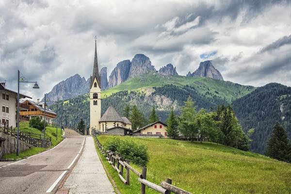 Village in the Dolomites von Emmanuel Charlat