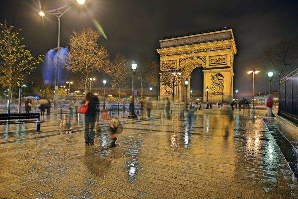 Triumpfbogen bei Nacht von Erich Teister