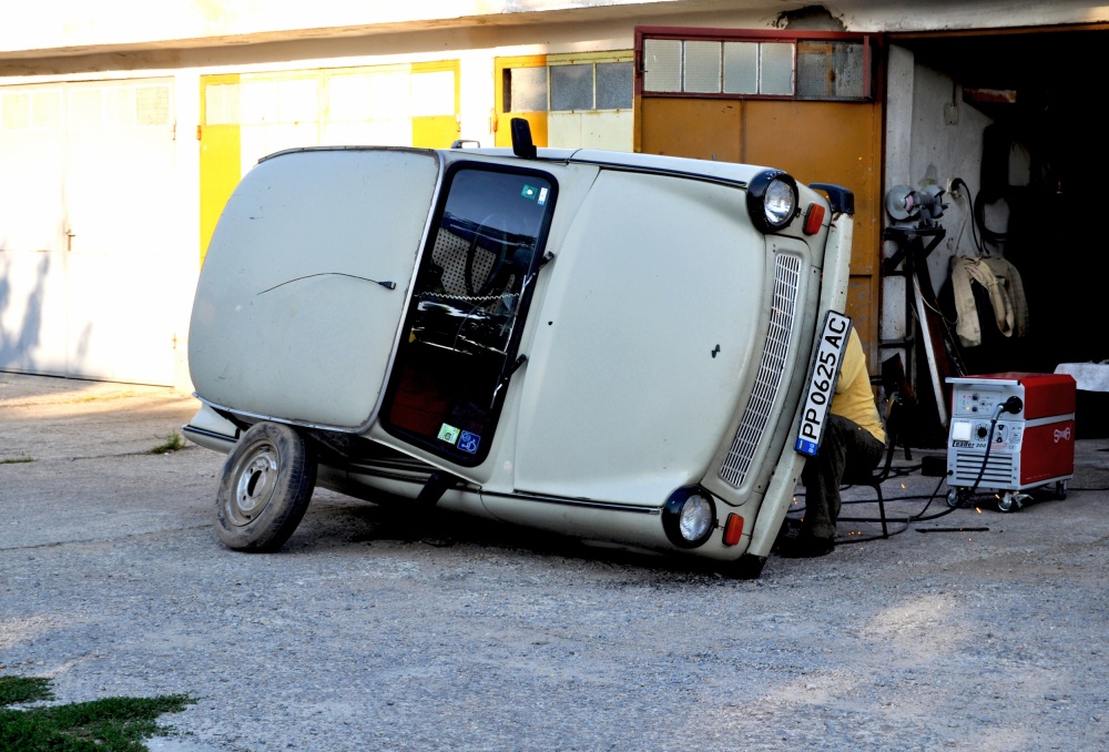 TRABANT von Ervin Kobakçi