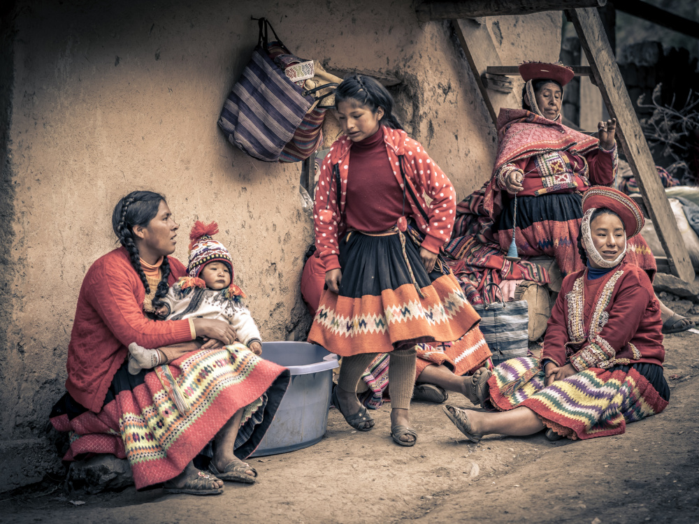 Andean women von Eyal Alcalay