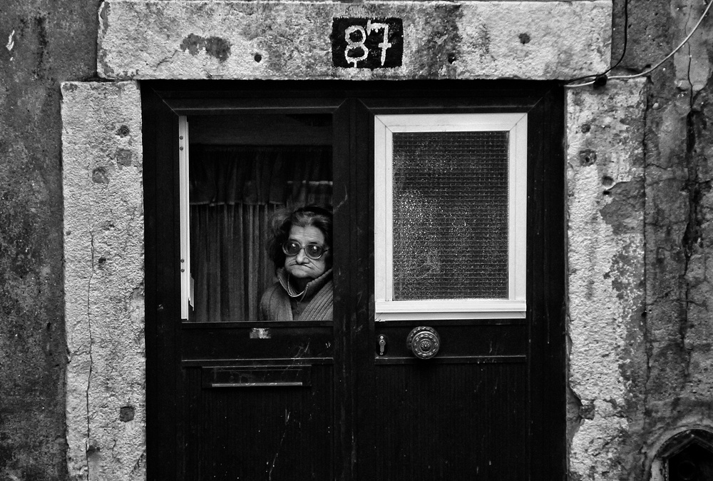 Alone at home von Fernando Alves