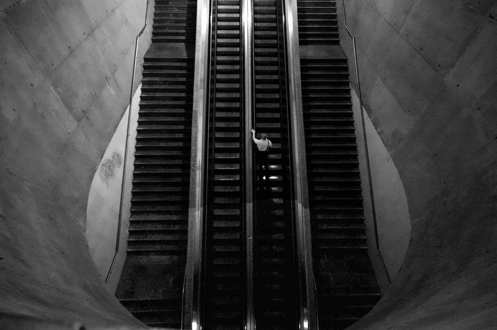 Leaving the Earth entrails von Fernando Alves