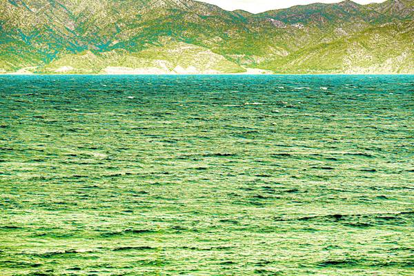 Blue and green, Cobalt and emeral, sea and mountains von Fernando Blanco Armendariz