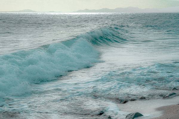 Dawning with a powerful wave von Fernando Blanco Armendariz