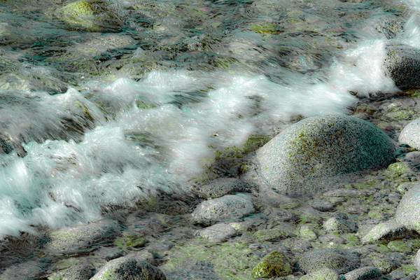 Sea Wave and rocks encounters.  von Fernando Blanco Armendariz