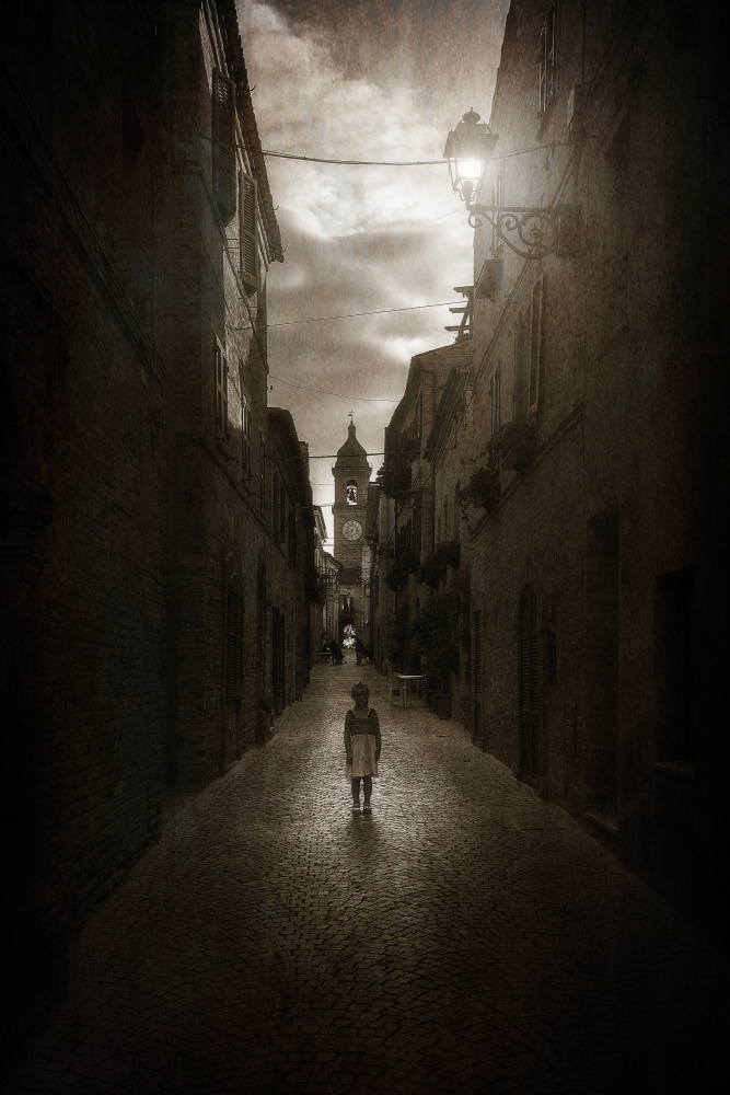 "Come play with me, daddy. Forever and ever" von Filippo Manini