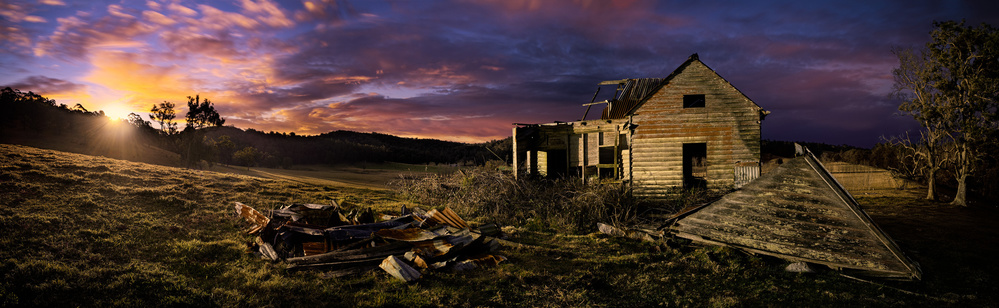 The Glory of Decay - Farm Shack Bodalla von Francis Keogh