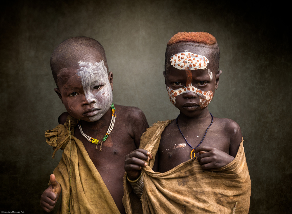 Surma young children von Francisco Mendoza Ruiz