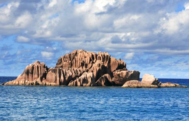 Granite rocks of saint pierre island von Franck Camhi