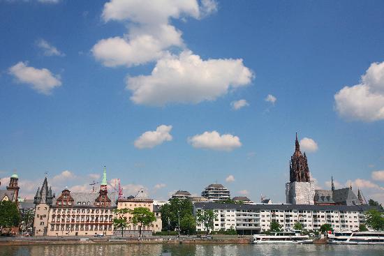 Untermainkai in Frankfurt am Main von Frank May